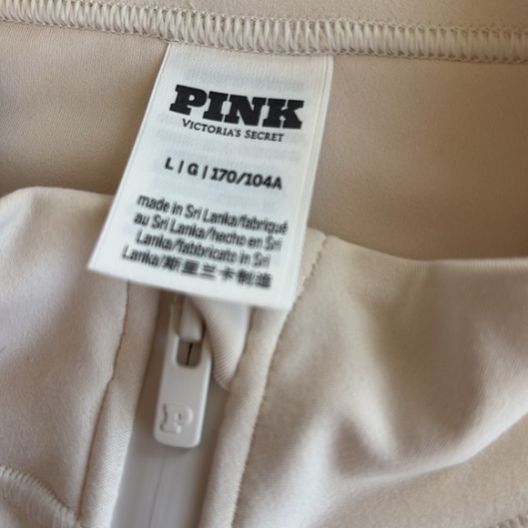 Women's Cream Jacket

Front zip closure
Two front zip pockets
Thumbholes
 
NWOT - Picture 4 of 7